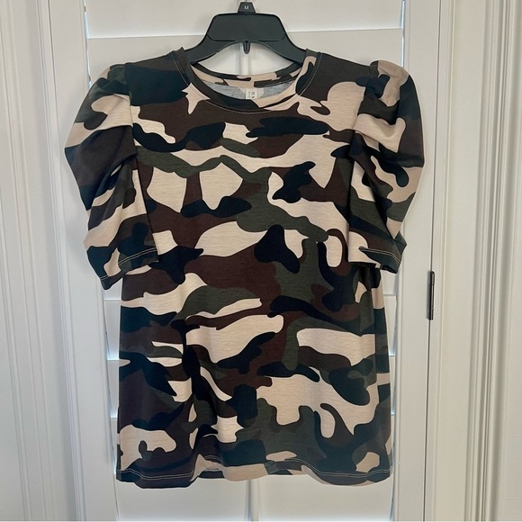 Hayden Short sleeve Camo women’s tshirt with puffy sleeves size Medium - Picture 2 of 8